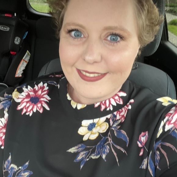 Meet your Posher, Jessica - Picture 1 of 1